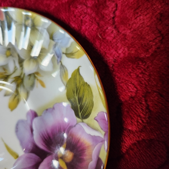 DUCHESS Fine Bone China Tea Cup and Saucer Vintage No Blemishes Made in England - Picture 9 of 10